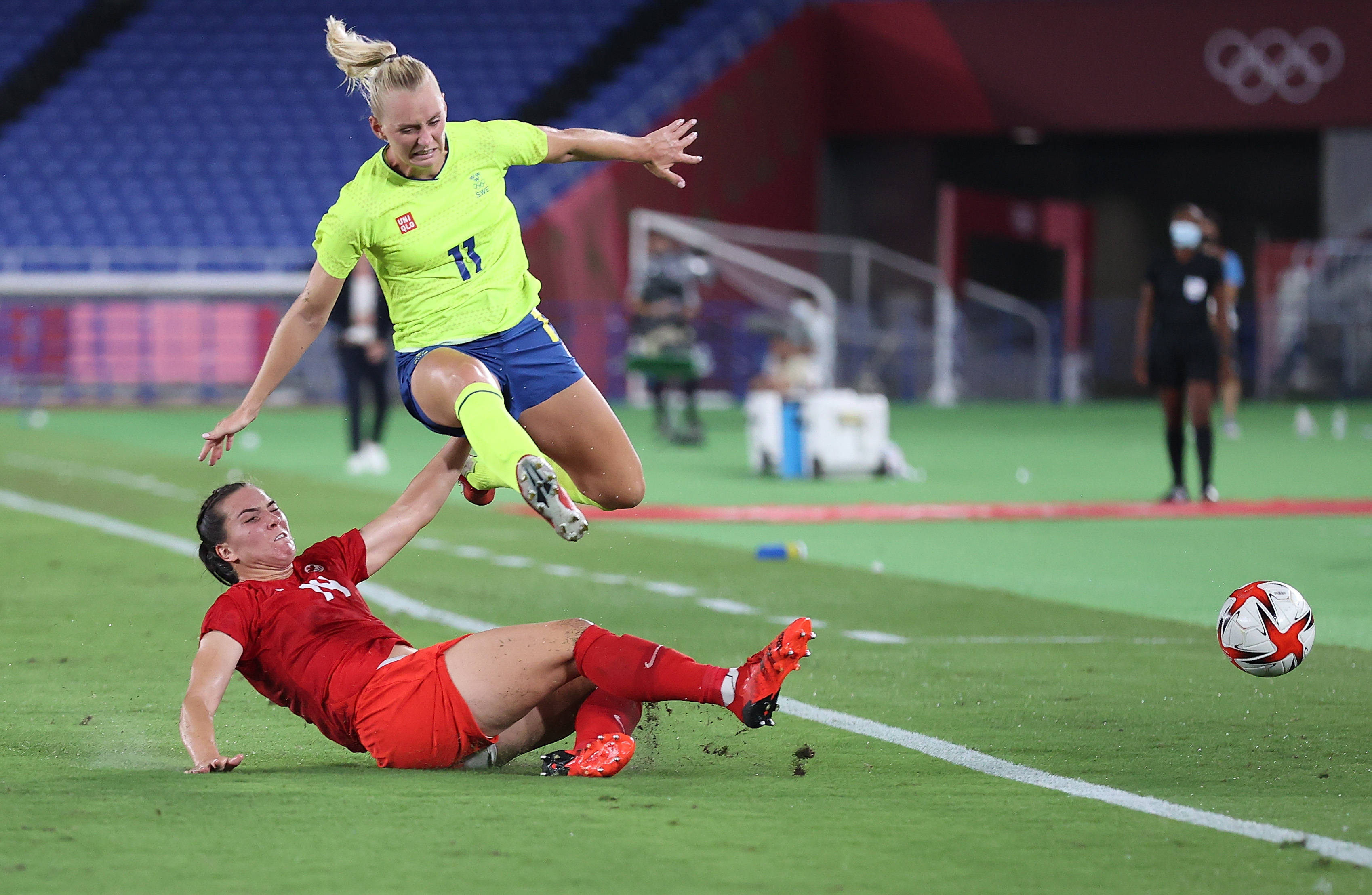 加拿大队在北美洲足球比赛中斩获胜利的是谁